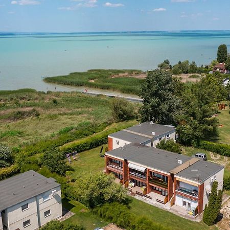 Balatonic Apartman Замарді Екстер'єр фото